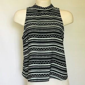 🦋🦋🦋BCBG BEAUTIFUL OPEN BACK TOP🖤